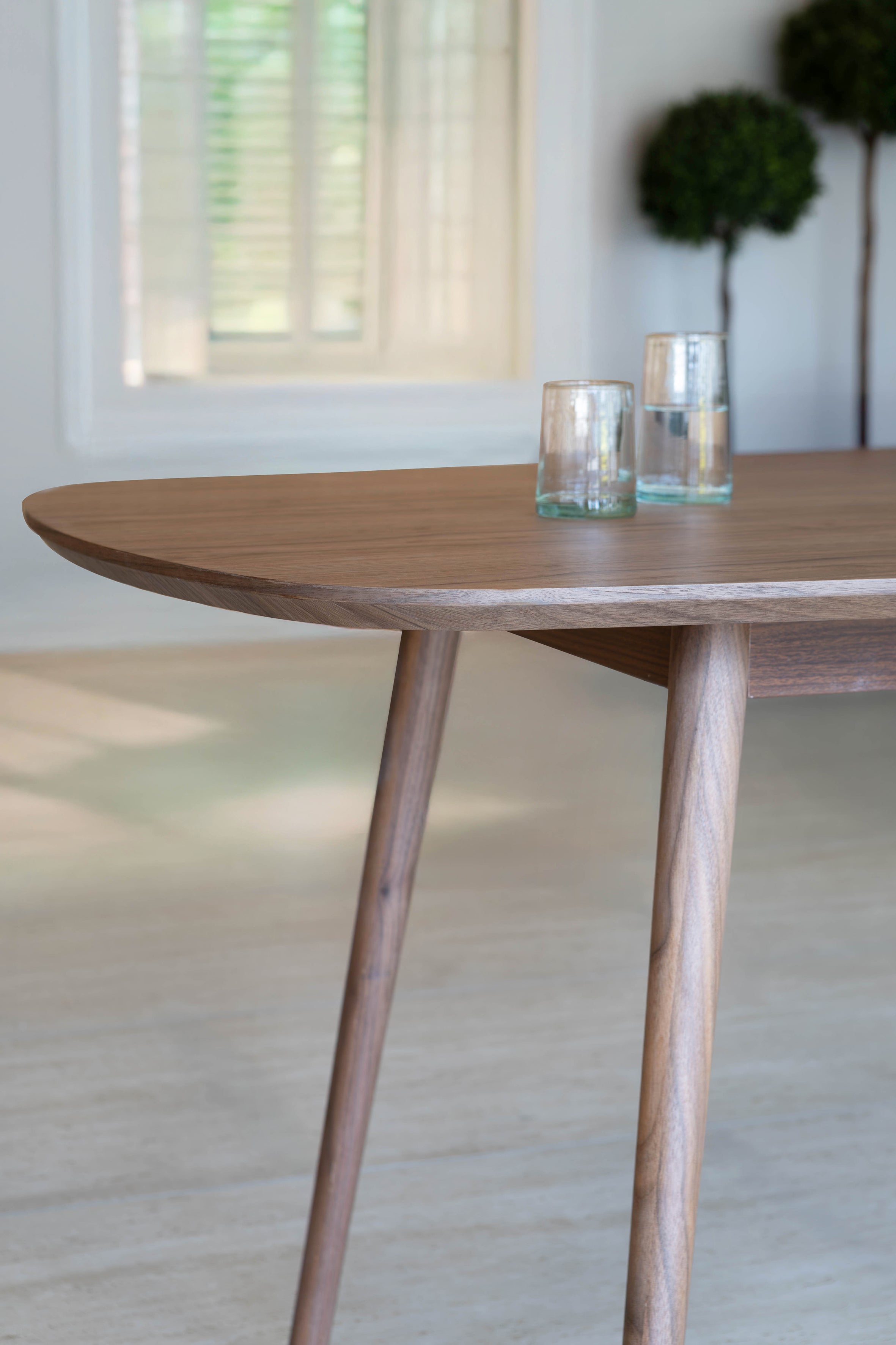 Callao Set - Walnut Wood Table + 6 Ecru Teddy Chairs
