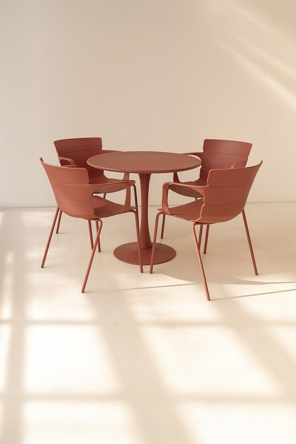 Montauk Indoor Table And 4 Armchairs Set - Polypropylene And Brick Metal