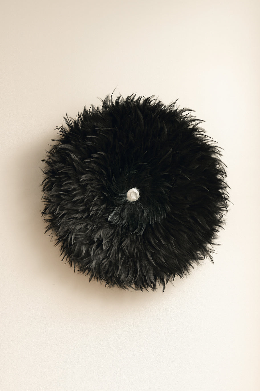Kapau Decoration In Rooster Feathers And Black Shells D 50 Cm