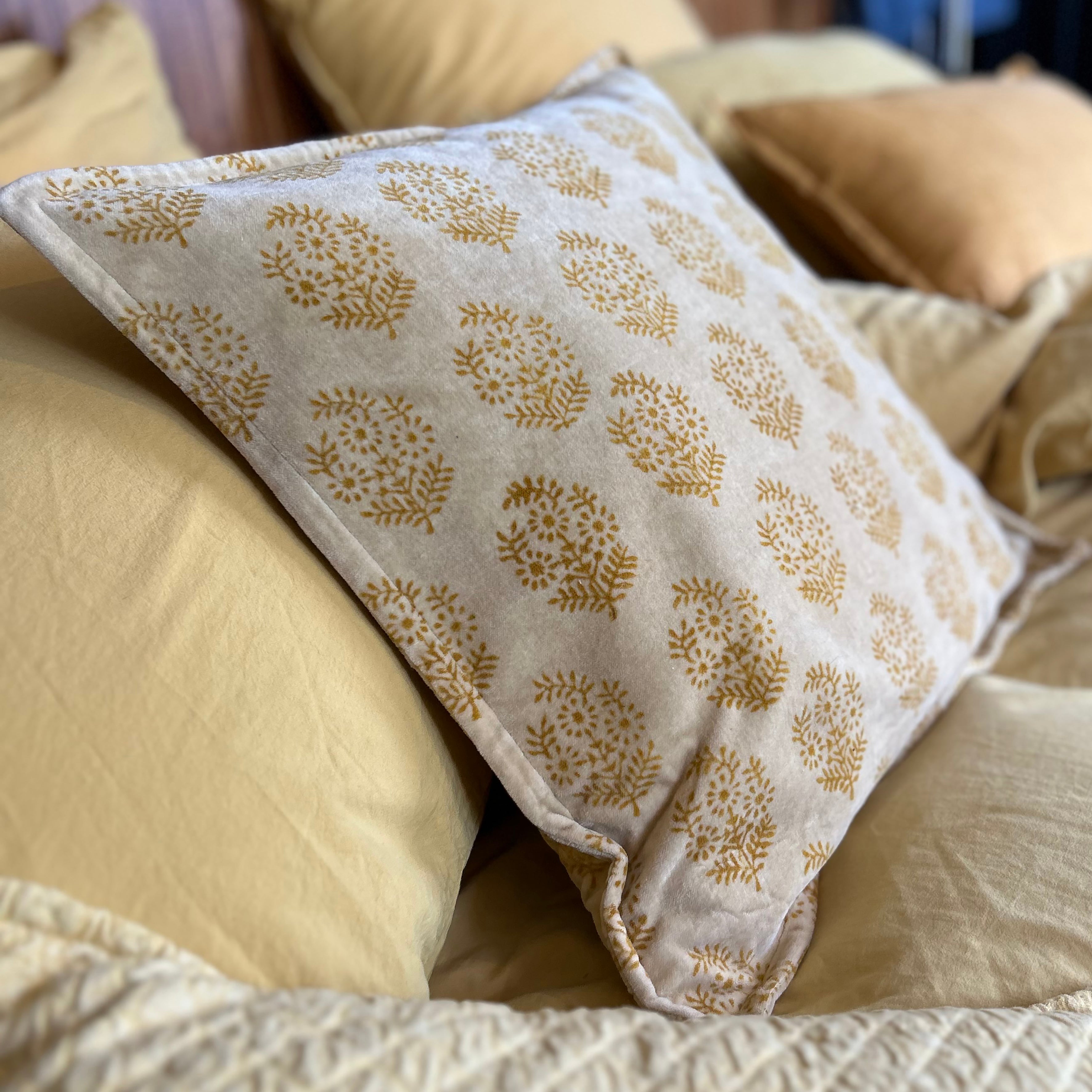 Cojín de terciopelo estampado Dori - Amarillo