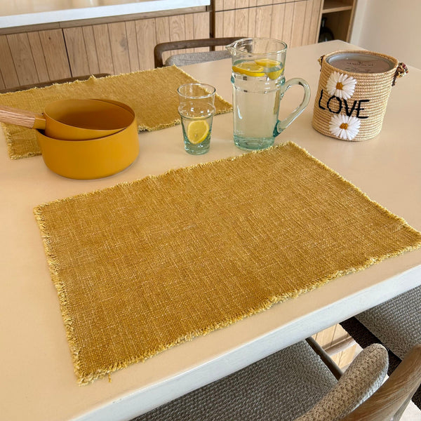 Juego de 4 manteles individuales con flecos Anoki de tejido liso amarillo Mimosa