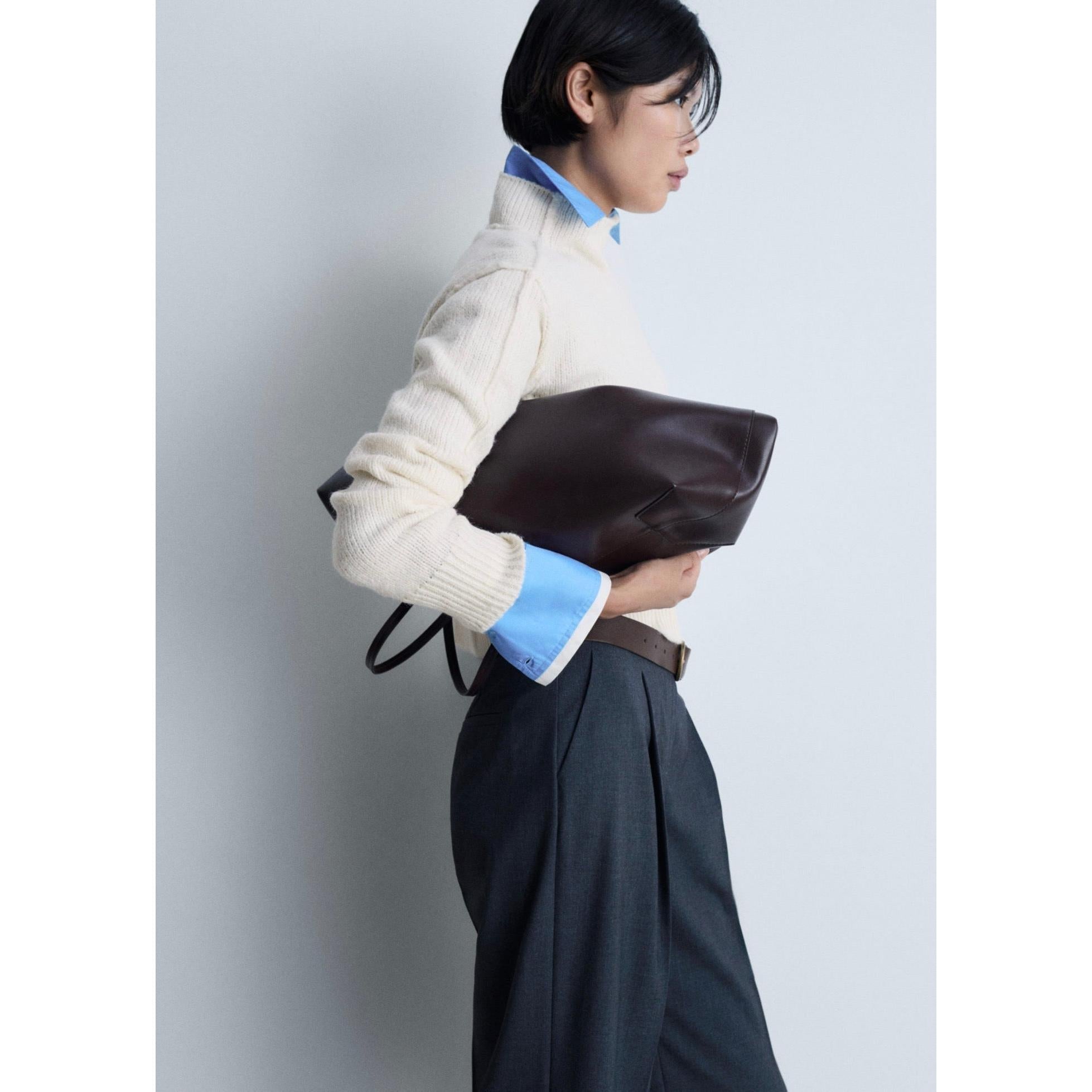 Jersey con costuras y cuello alto - Crudo