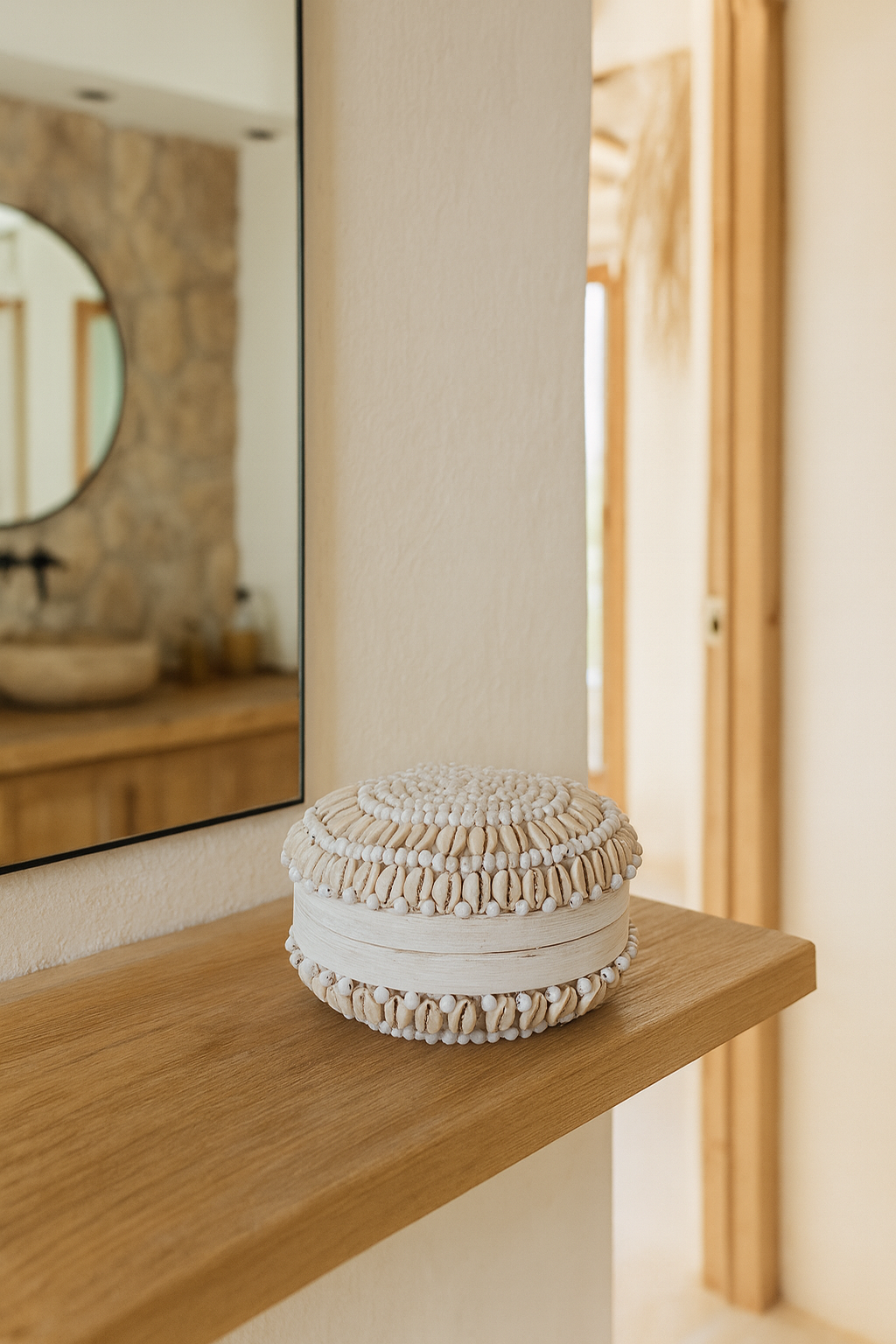 Koloa Bamboo Box Decorated With Shells - White