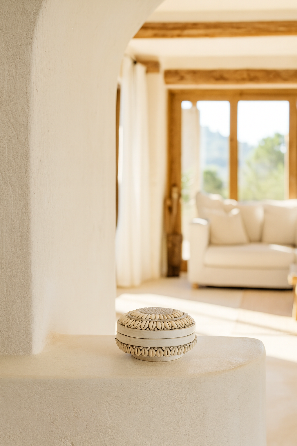 Koloa Bamboo Box Decorated With Shells - White