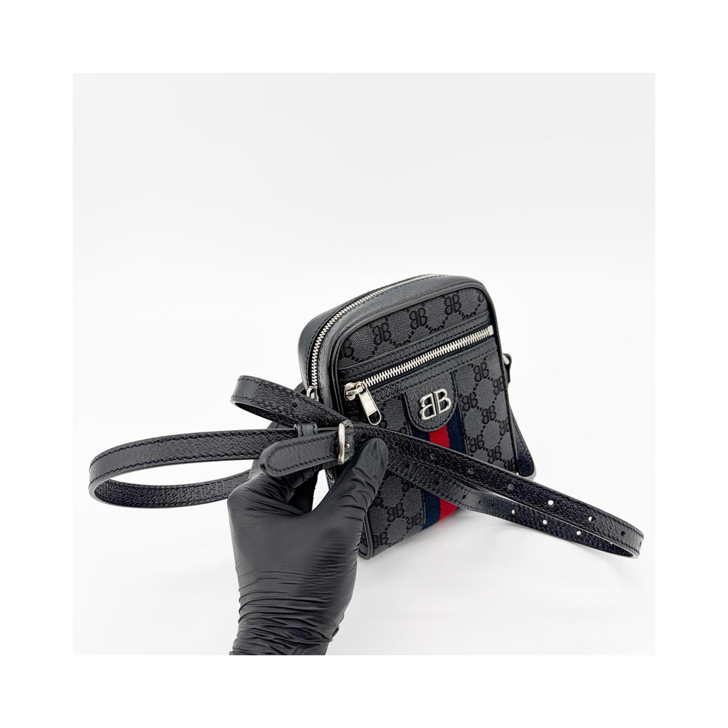 Gucci - Axelremsväska Balenciaga X The Hacker Project Zip Messenger Mini Canvas - Svart