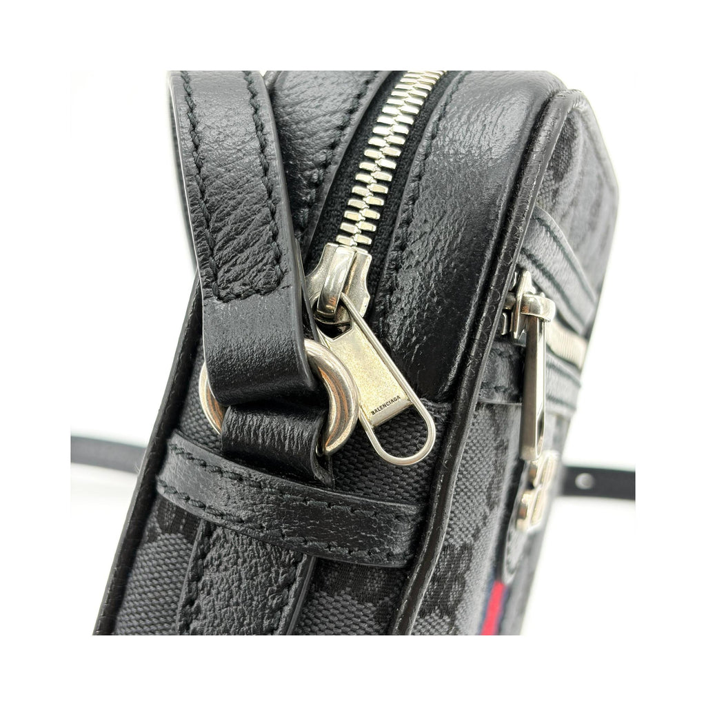 Gucci - Axelremsväska Balenciaga X The Hacker Project Zip Messenger Mini Canvas - Svart