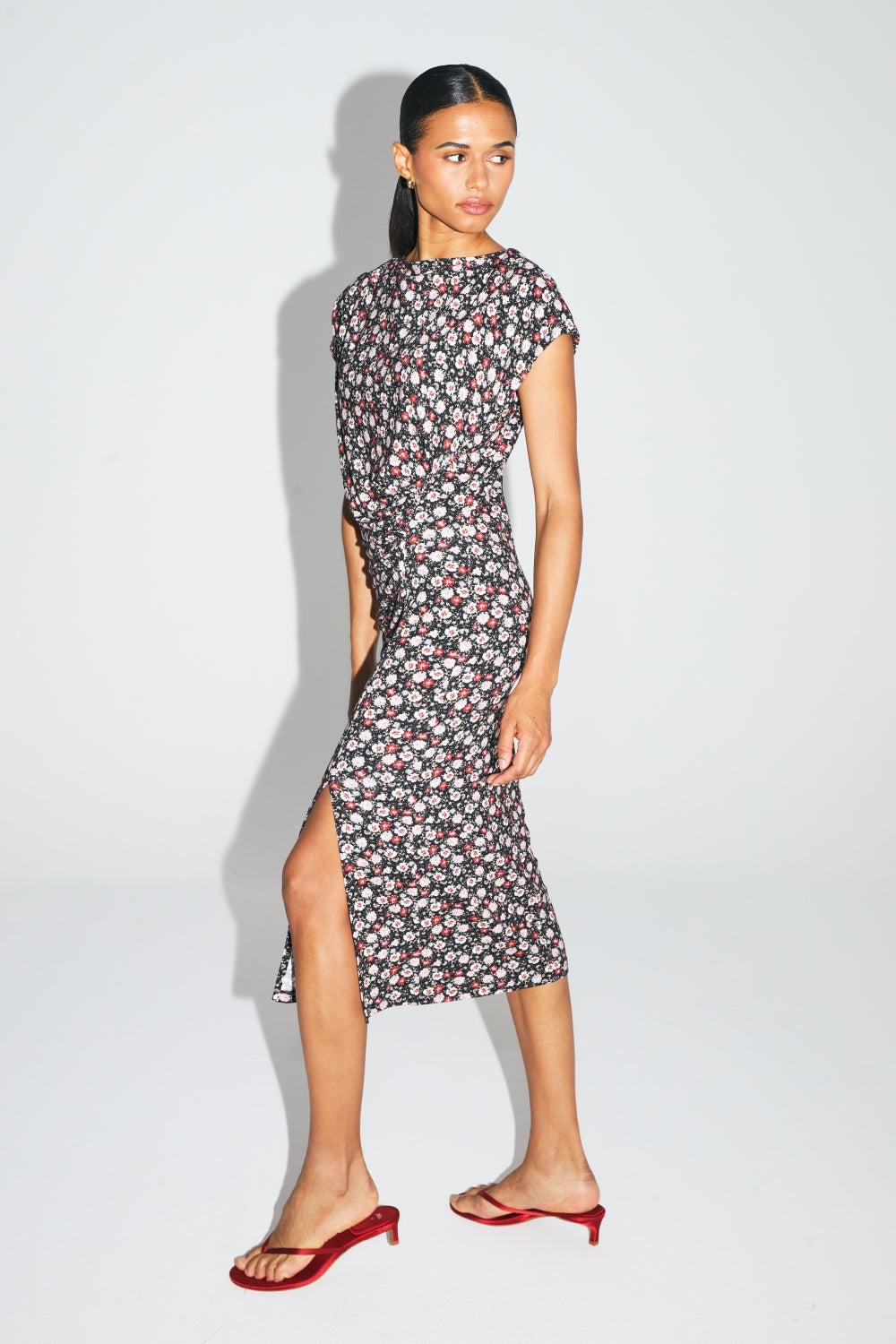 Vestido con estampado gitano floral rojo y rosa de Diane hecho en Italia