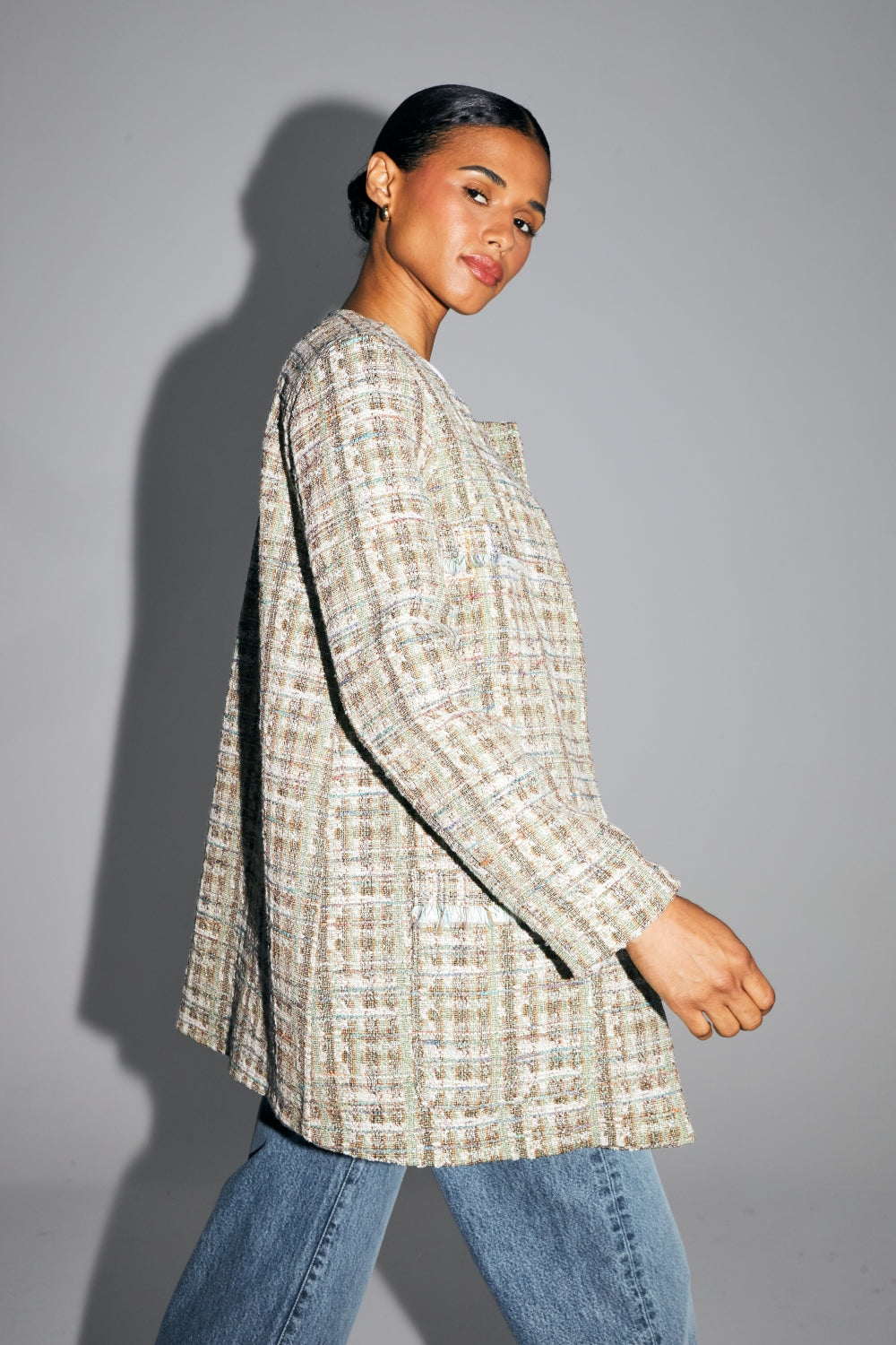 La chaqueta Toulouse de tweed reciclado arcoíris hecha en Italia