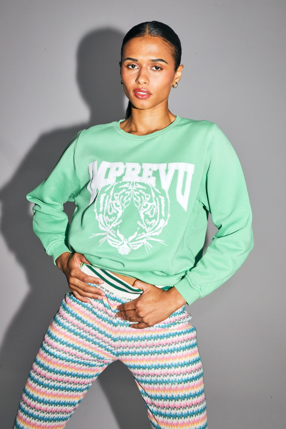 The Eddie Tiger Sweatshirt In Faded Green Organic Cotton