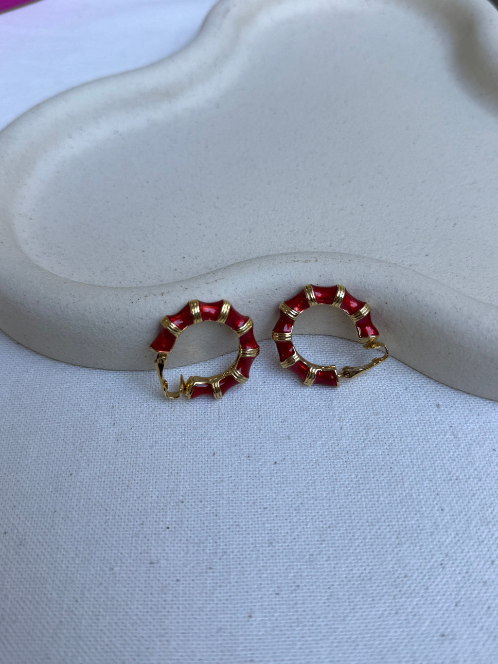 Boucles D’Oreilles Kenneth Jay Lane Vintage - Créoles Effet Bambou Rouge Et Doré