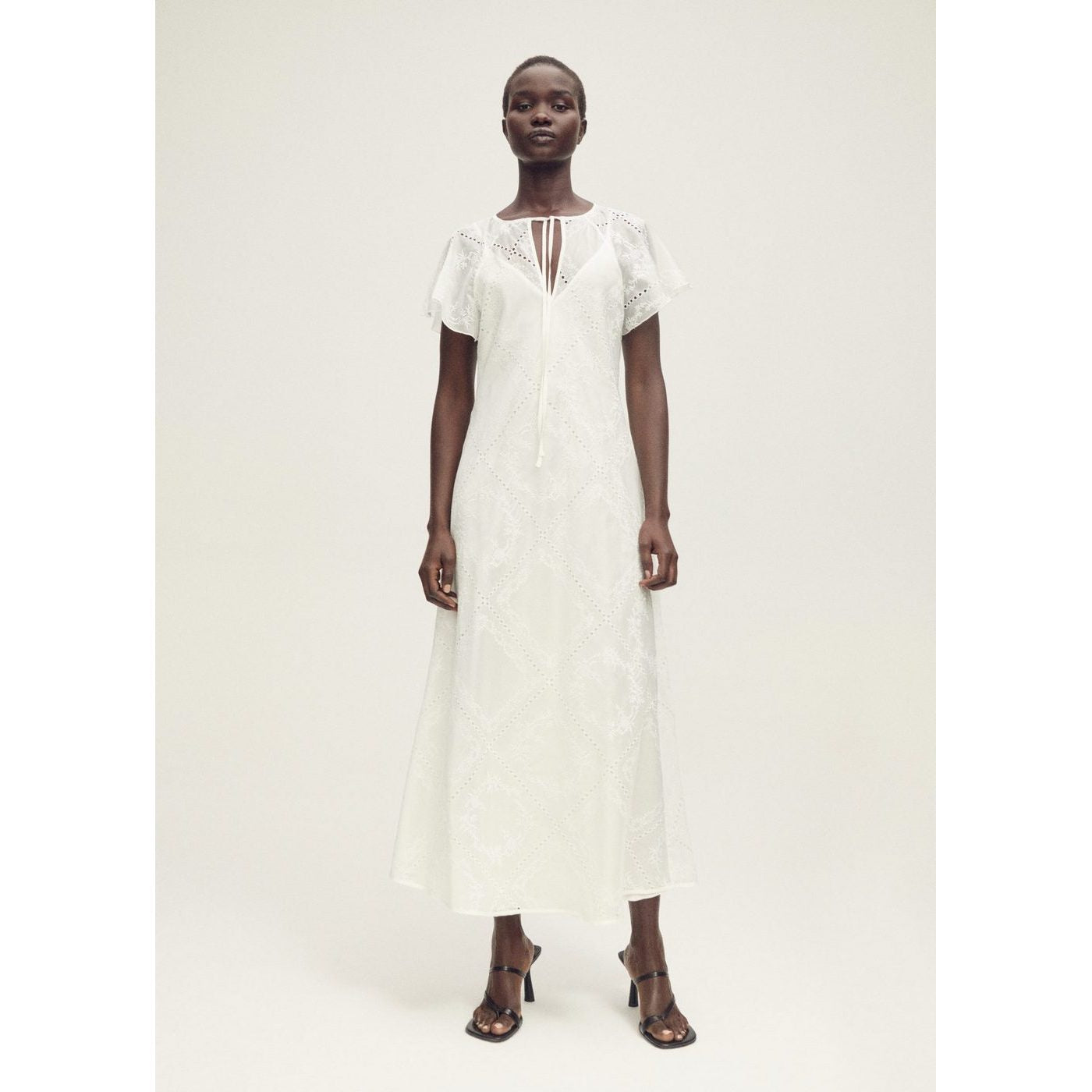 Robe Brodée Détails Ajourés
