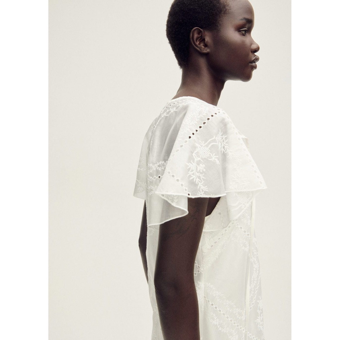 Robe Brodée Détails Ajourés