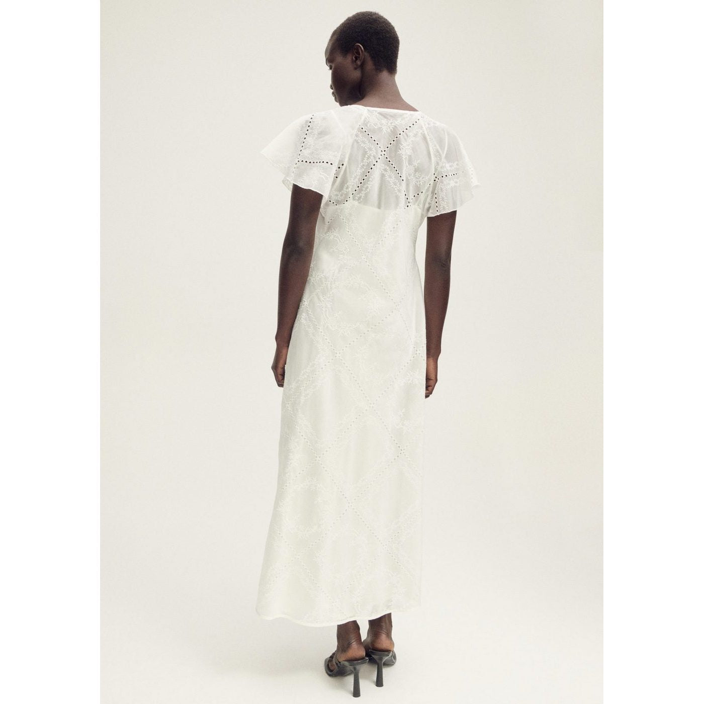 Robe Brodée Détails Ajourés
