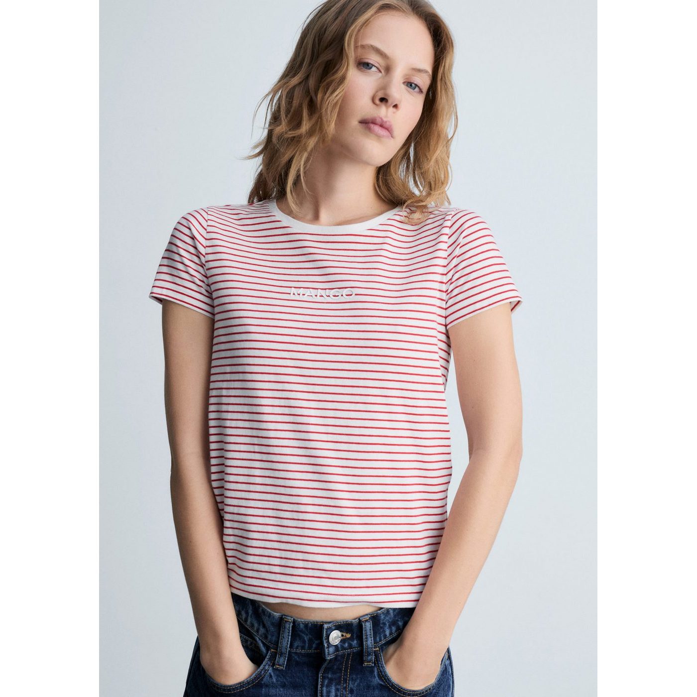 Camiseta a rayas con logo