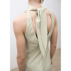 Robe Satinée Avec Ouverture Dans Le Dos