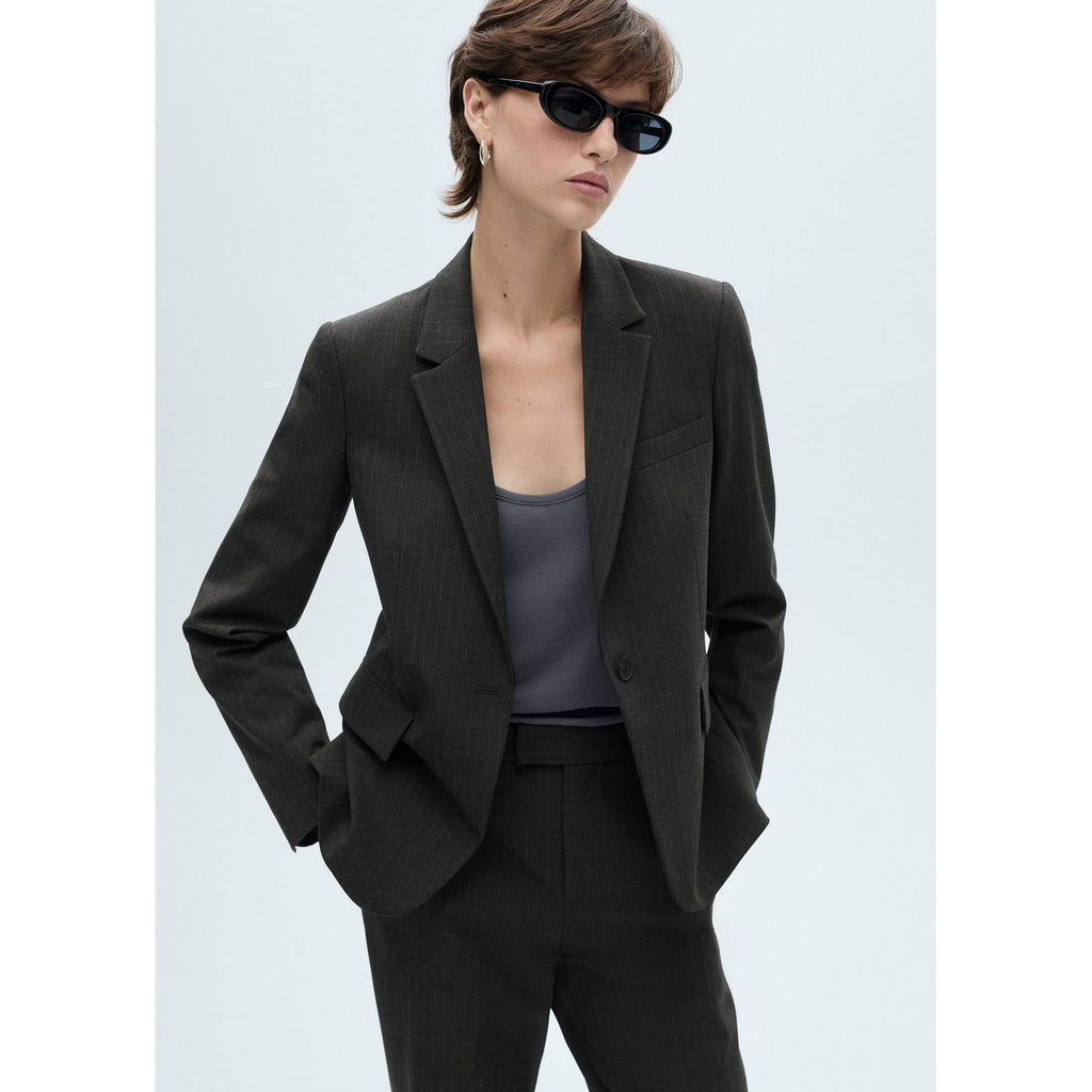 mango-woman-87030453-96