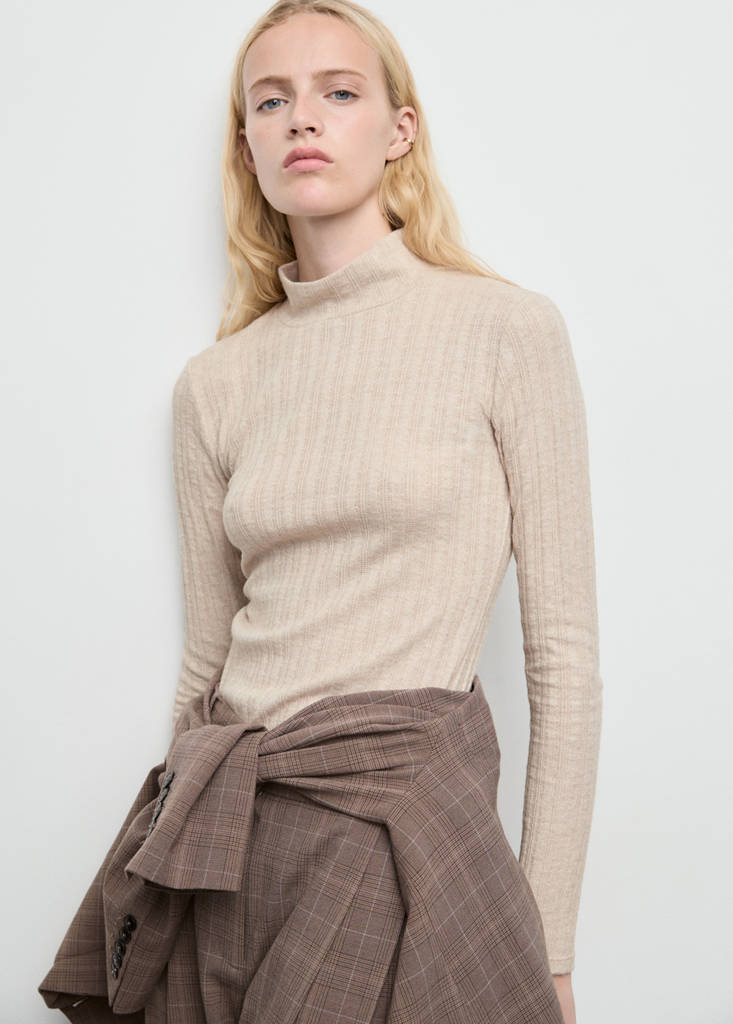Camiseta De Canalé Con Cuello Vuelto