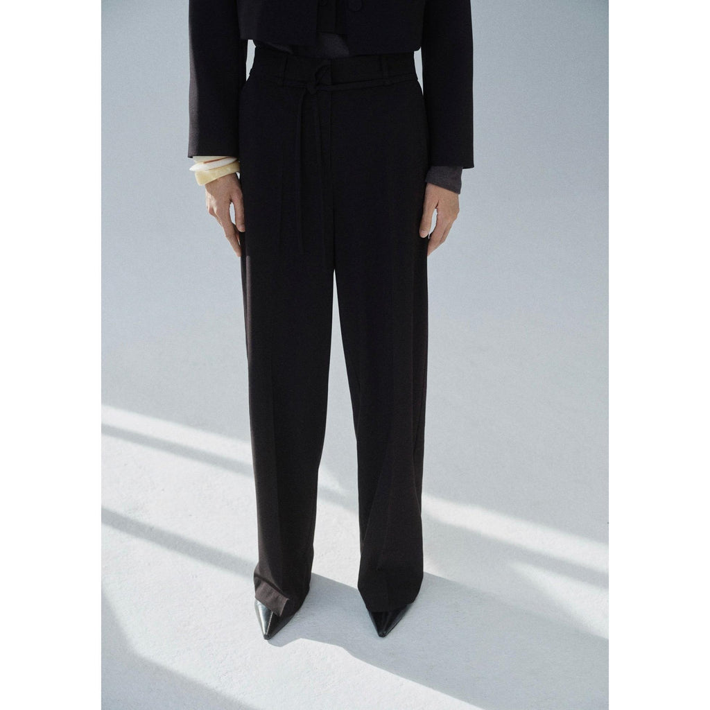 Pantalón de traje recto con nudo