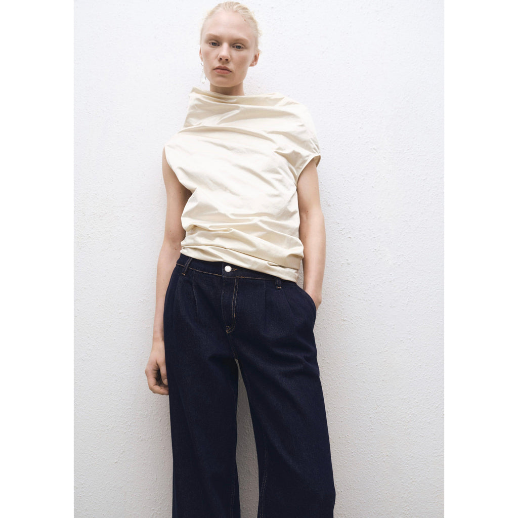 Wide-Leg Pleated Rinse-Wash Jeans