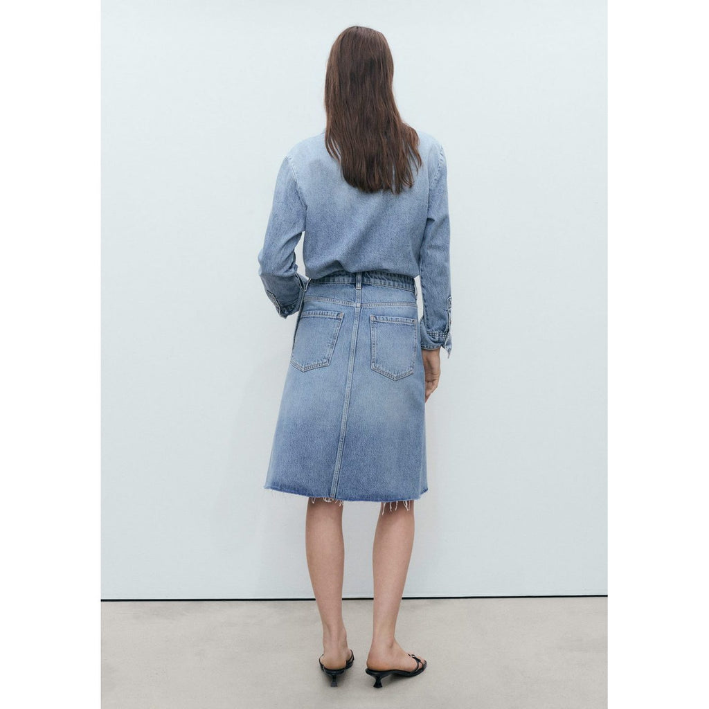 mango-woman-87059065-tm