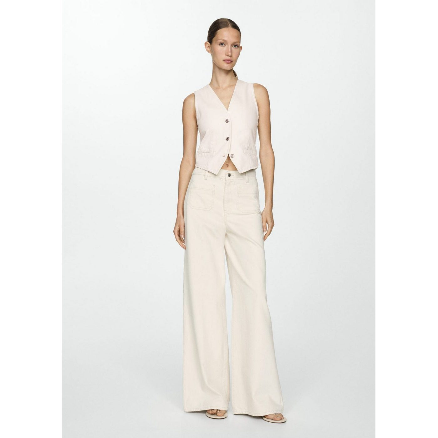 mango-woman-87137138-02