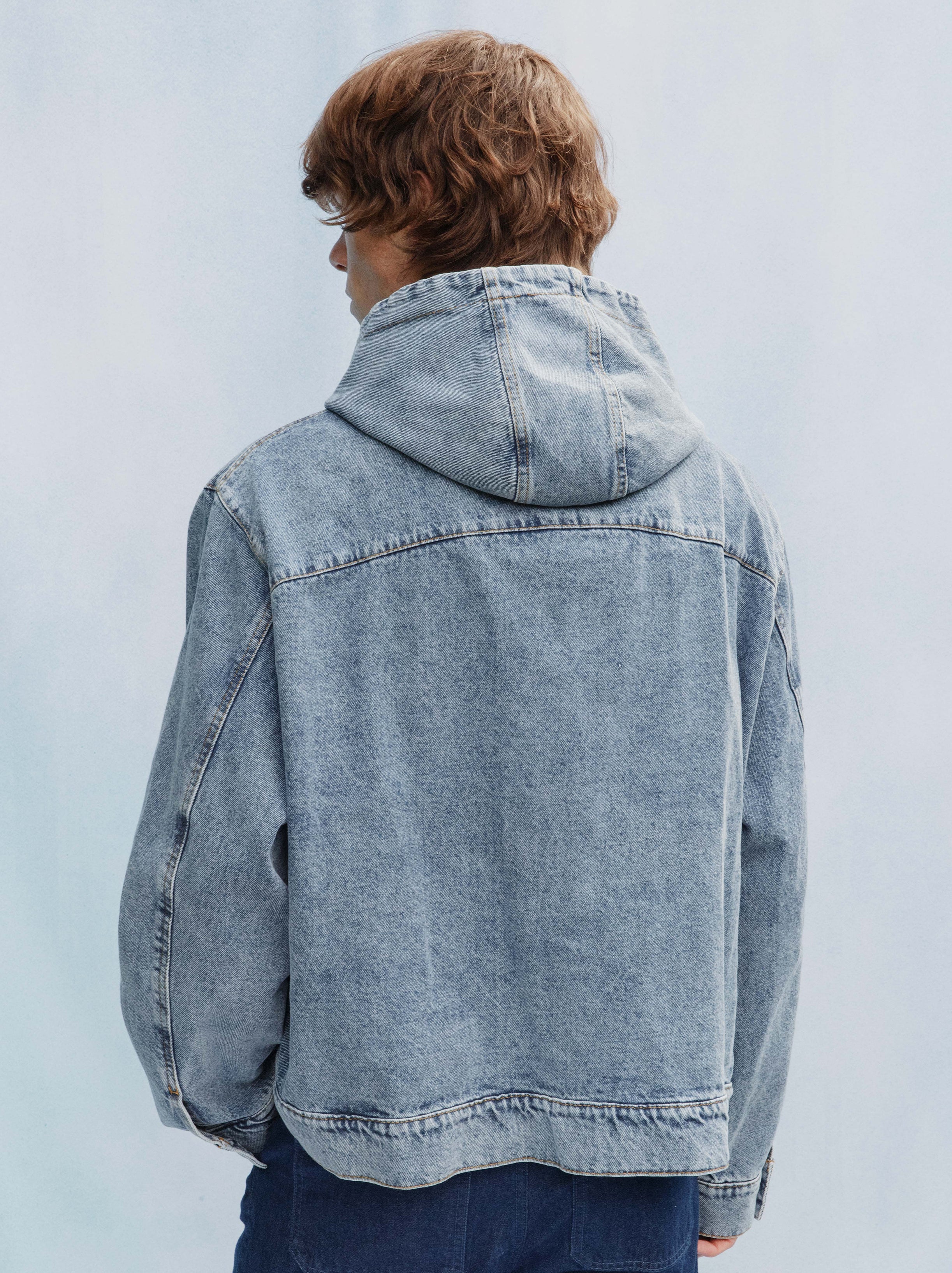 Chaqueta con capucha unisex Denim lavado con parche