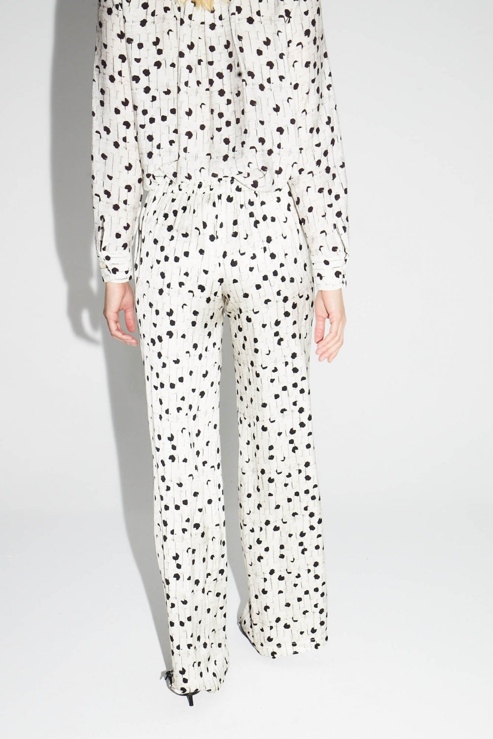 Pantalón Charlie Estampado Lunares Gráficos Fabricado En Italia - Gris