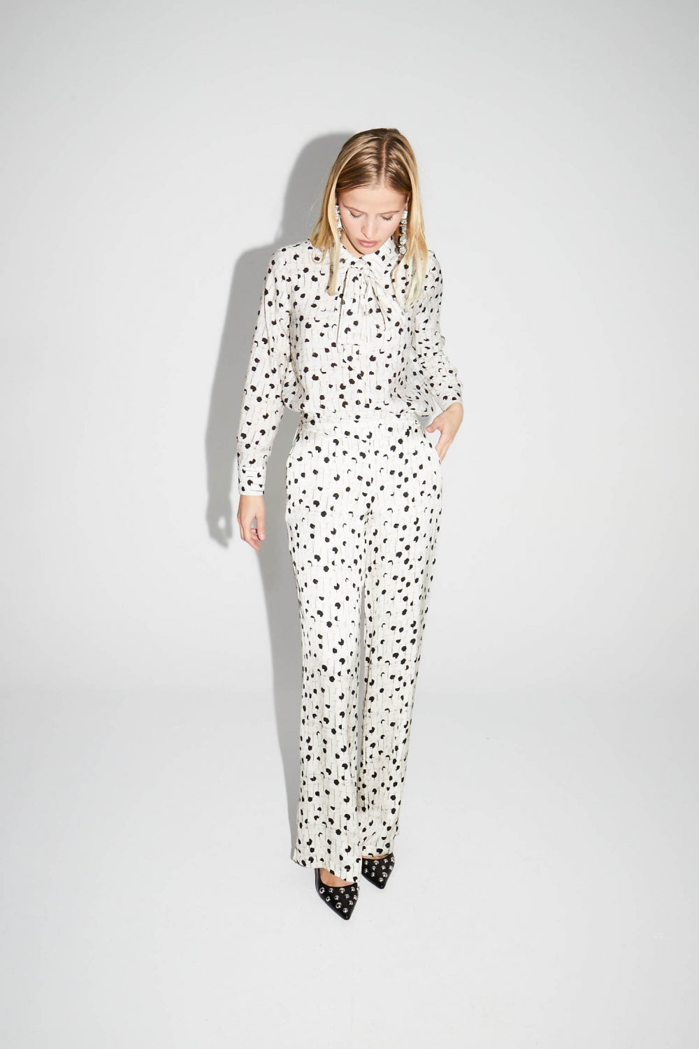 Pantalón Charlie Estampado Lunares Gráficos Fabricado En Italia - Gris