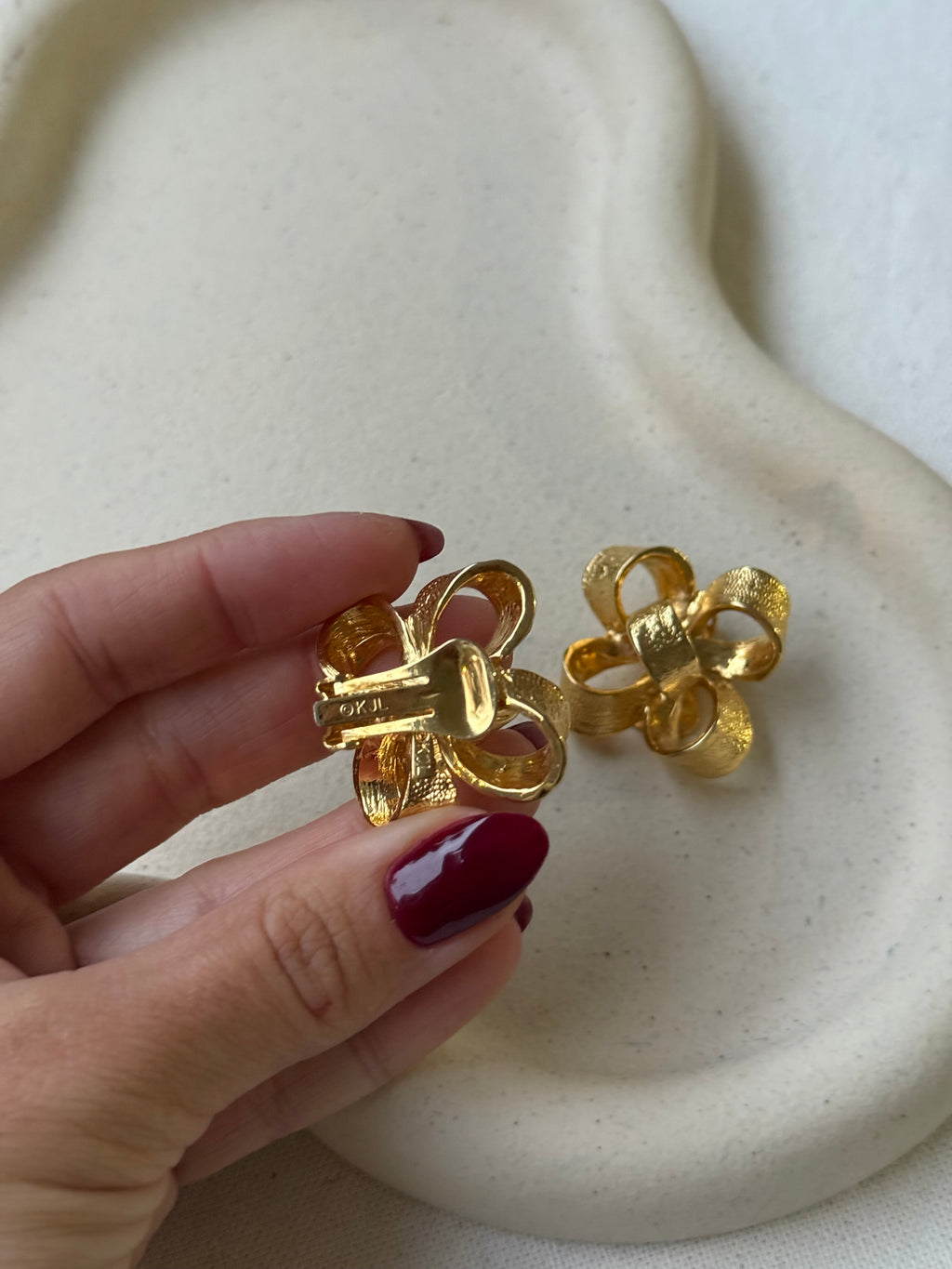 Boucles D’Oreilles Kenneth Jay Lane Vintage - Noeuds Dorés Texturés