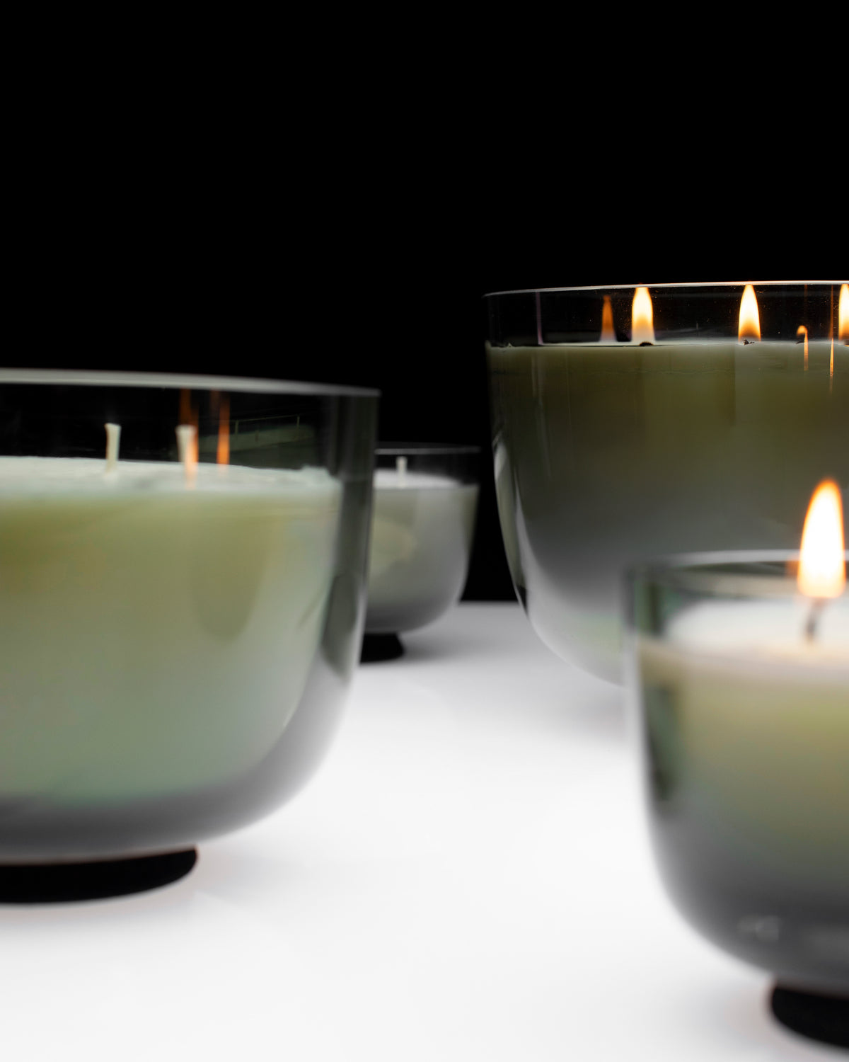 Candles Antwerp - Candela D'ambiente - M - Cera Di Soia E Paraffina - Grigio Fumo