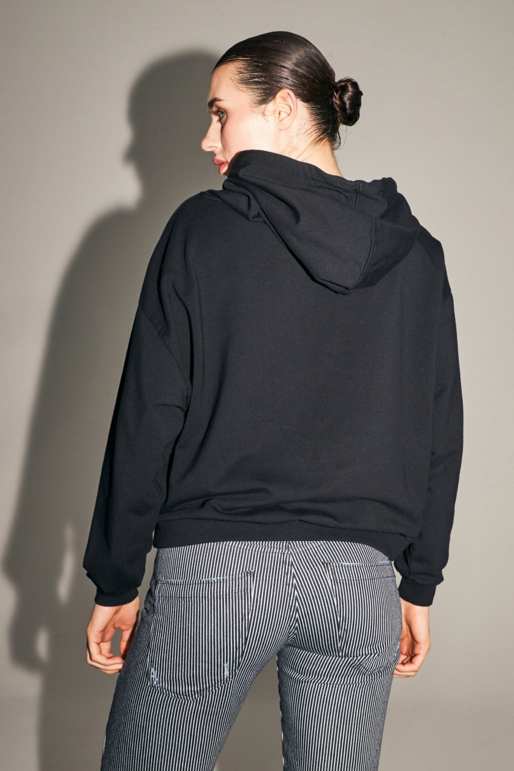 Hoodie Kira Soul Mate Van Biologisch Katoen Gemaakt In Portugal - Zwart