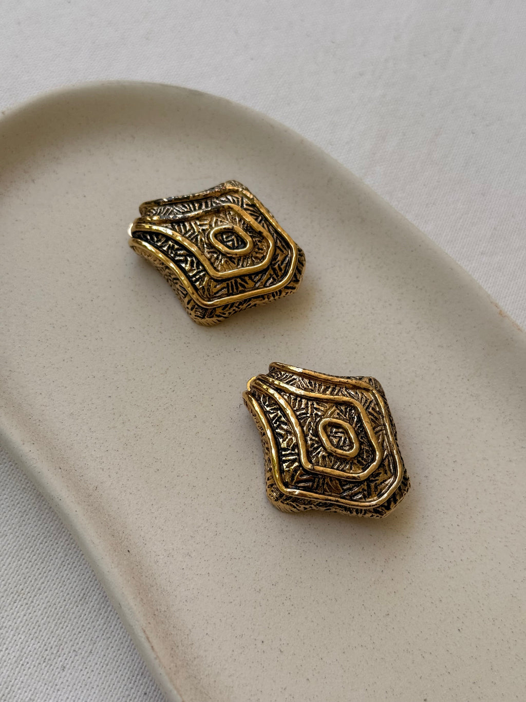 Boucles D’Oreilles Guy Laroche Vintage - Sculptées Dorées