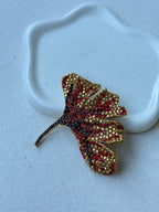 Broche Xavier Loubens Vintage - Hoja Dorada Y Strass Rojo