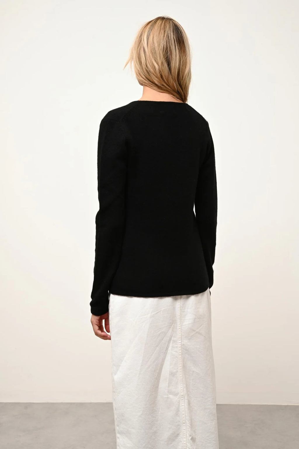 Jersey Cuello en V 4 Hilos - Abby - Negro
