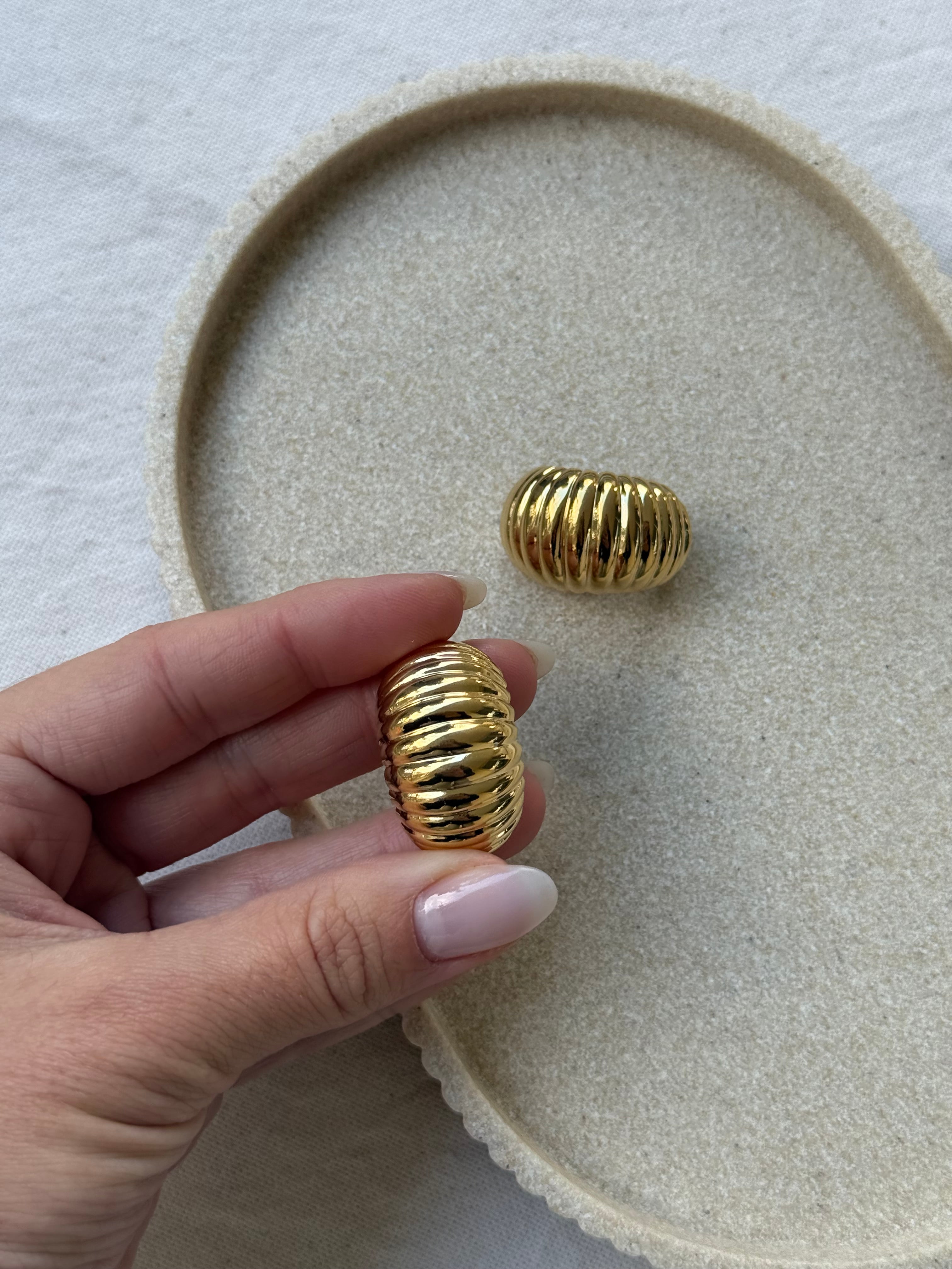 Vintage Earrings - Gold Ribbed Hoops