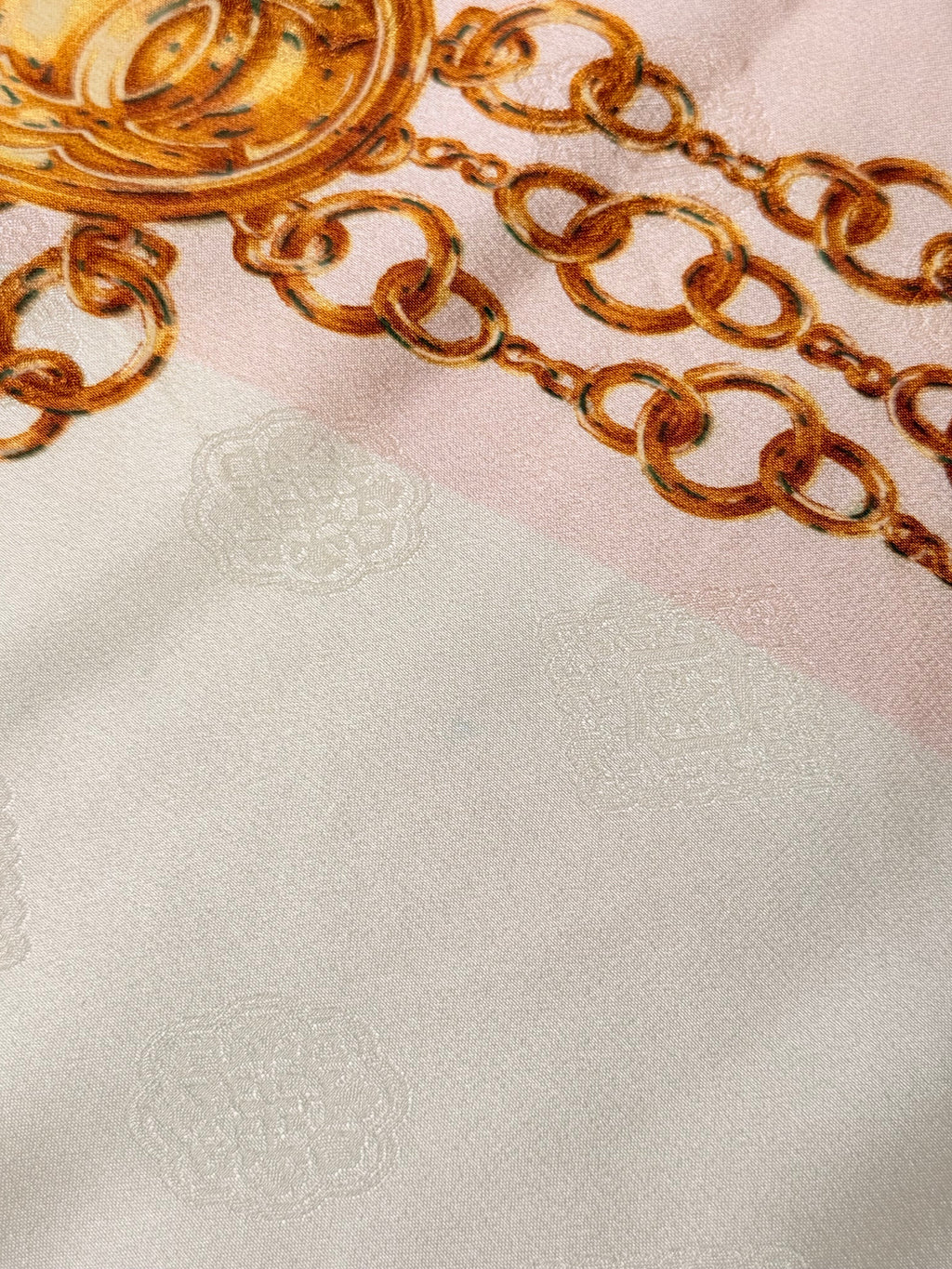 Foulard Chanel - Modèle Rose Pâle Et Blanc