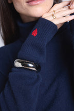 Jersey de cuello alto Anny con bordado de corazón - Azul marino rojo - Mujer