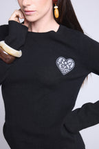 Jersey de cuello redondo con corazón bordado Anubis - Negro bandana negro blanco - Mujer