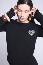 Jersey de cuello redondo con corazón bordado Anubis - Negro bandana negro blanco - Mujer