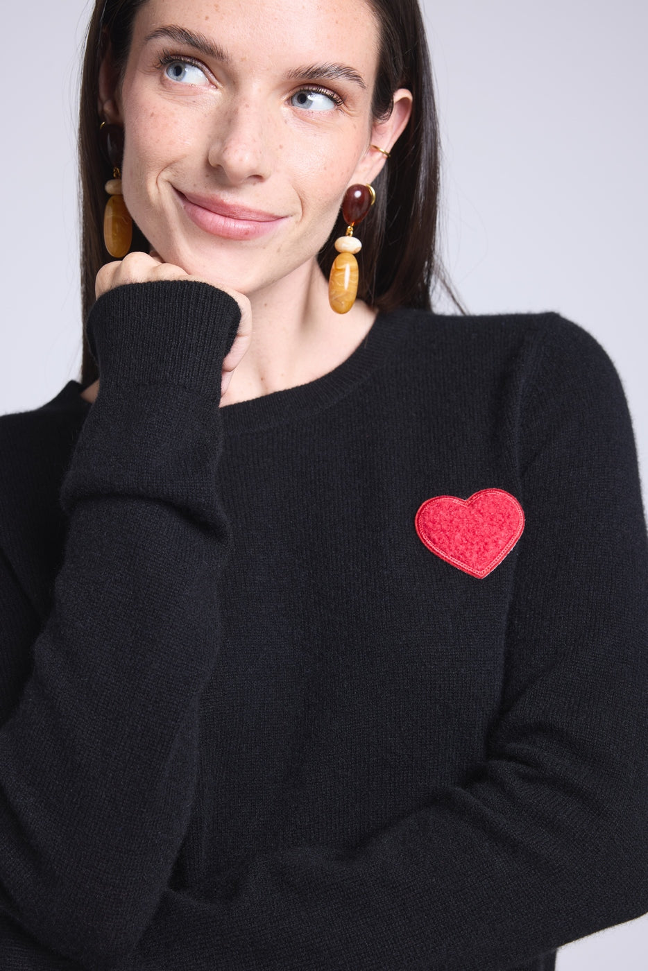 Jersey de cuello redondo con corazón de pompón Anubis - Negro rojo - Mujer