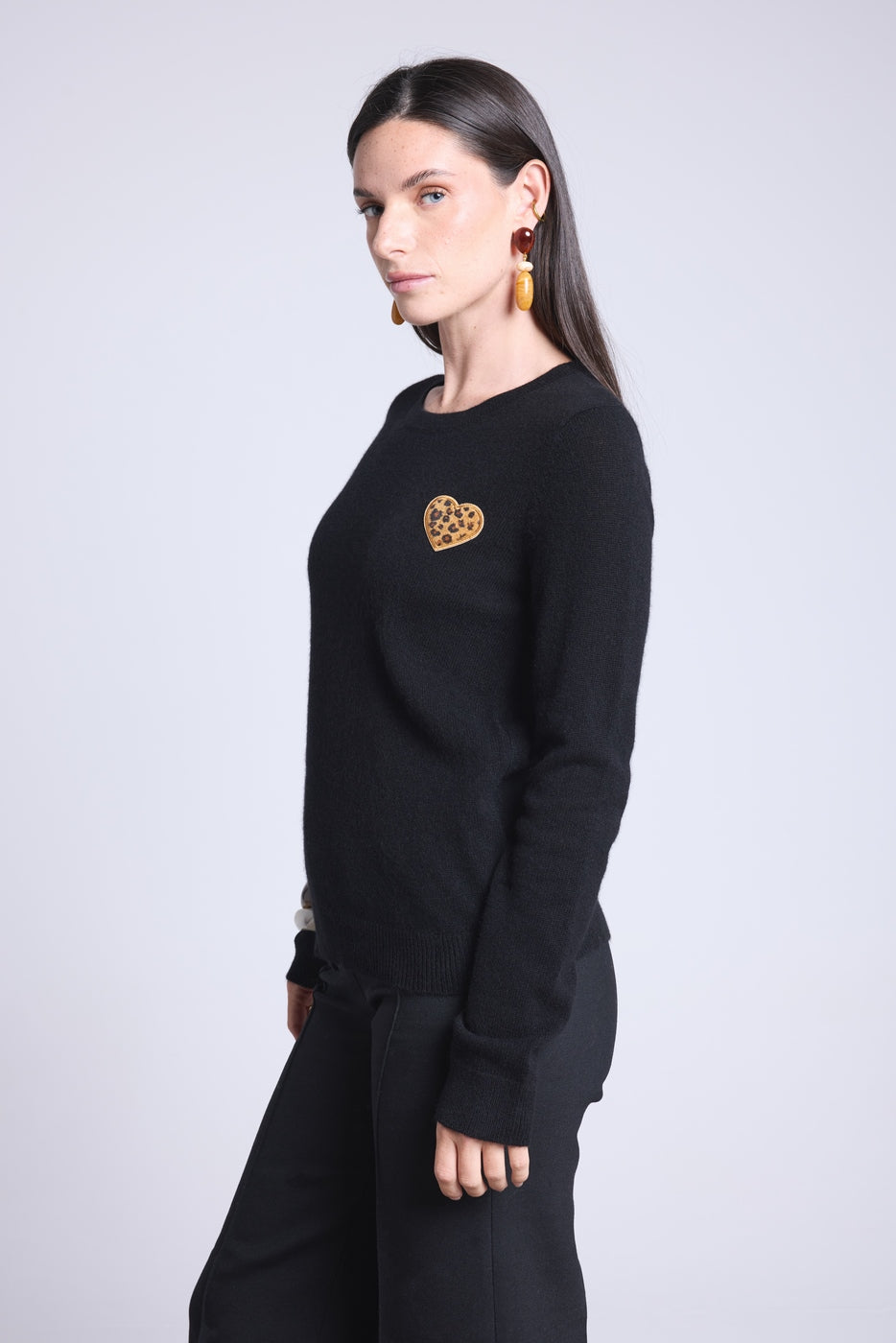 Jersey de cuello redondo con corazón bordado Anubis - Leopardo negro beige - Mujer