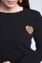Jersey de cuello redondo con corazón bordado Anubis - Leopardo negro beige - Mujer