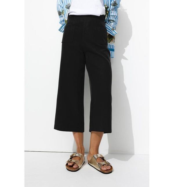 Women's Wide and Short Pants - Plain Dark Black