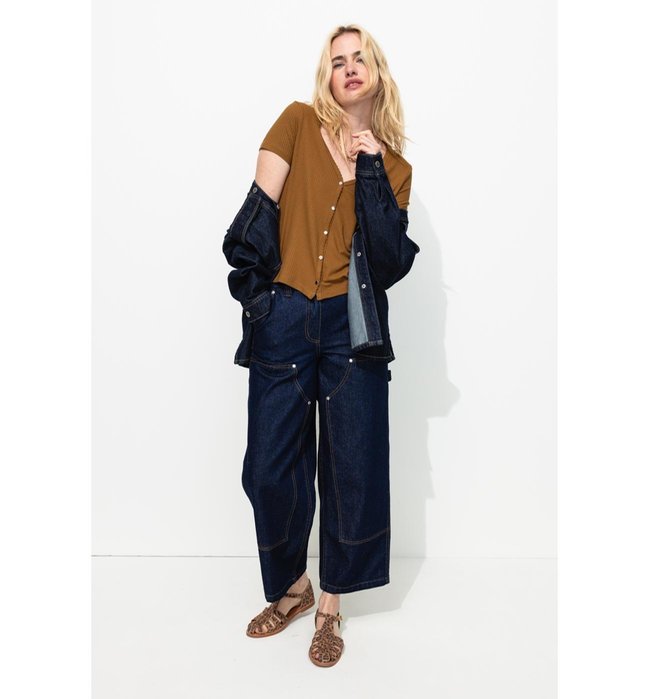 Camiseta de canalé con cuello en V para mujer - Plain Dark Greige