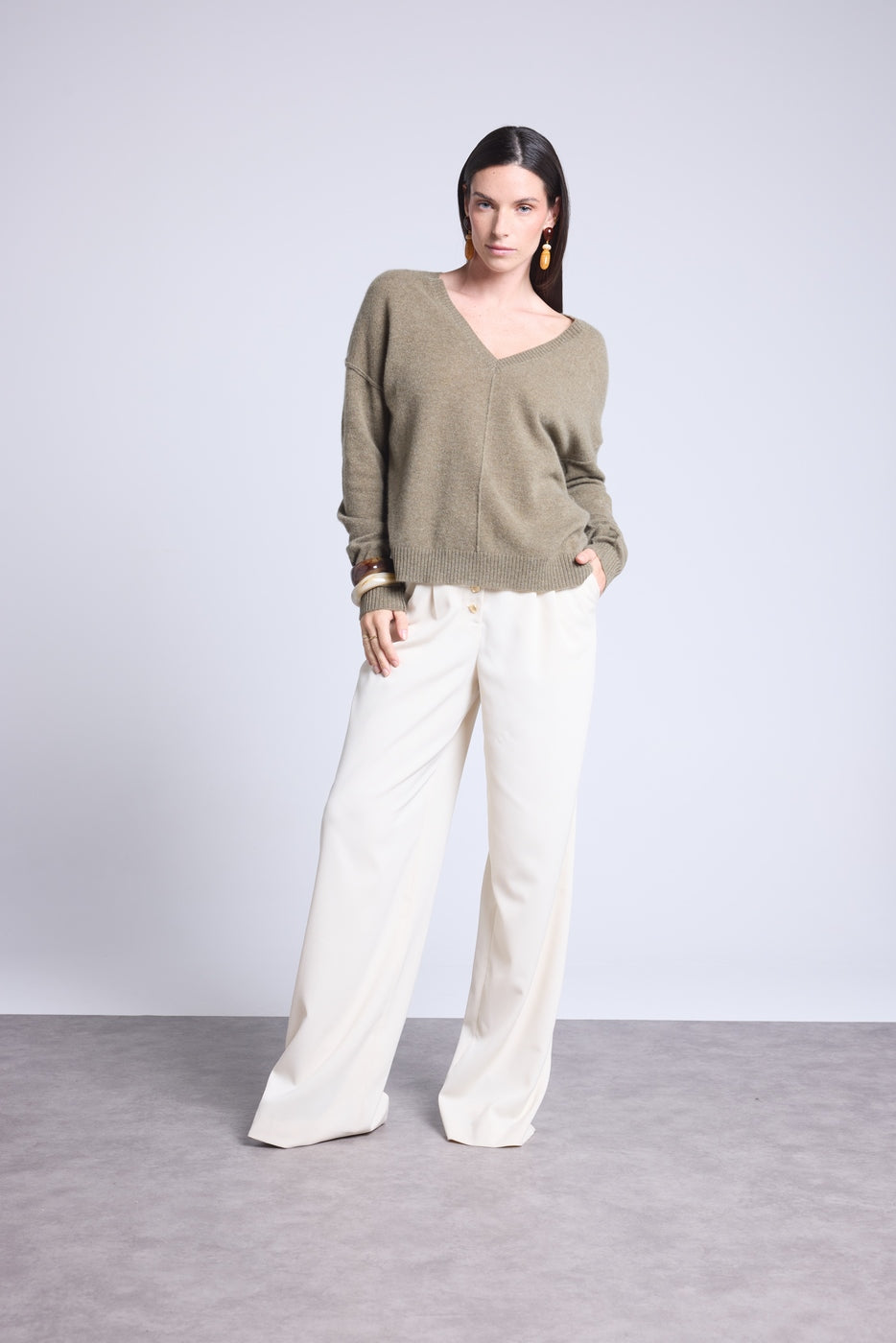 Jersey oversize de cuello en V con costuras Aura - Verde caqui - Mujer