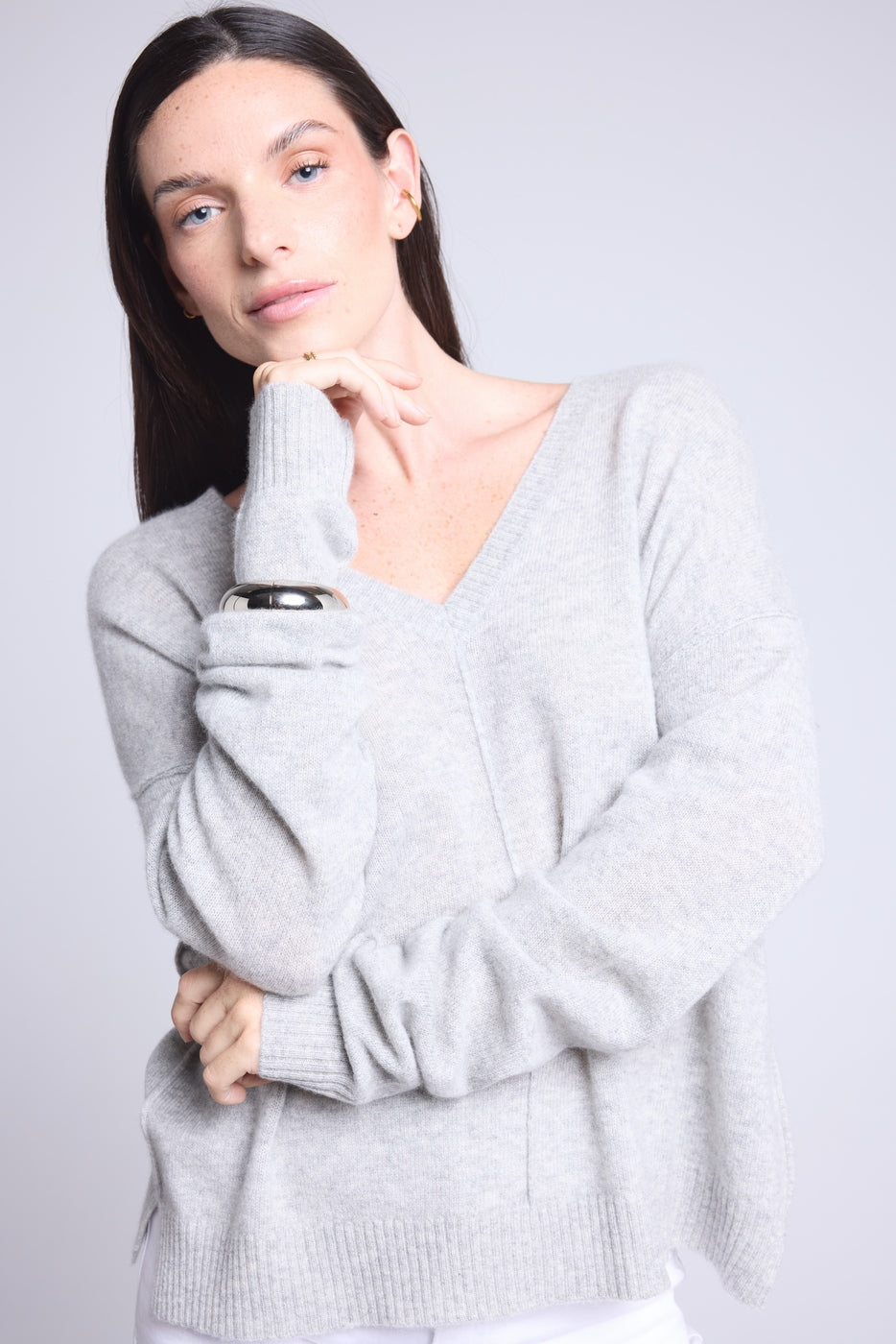 Jersey oversize de cuello en V con costuras Aura - Gris claro - Mujer