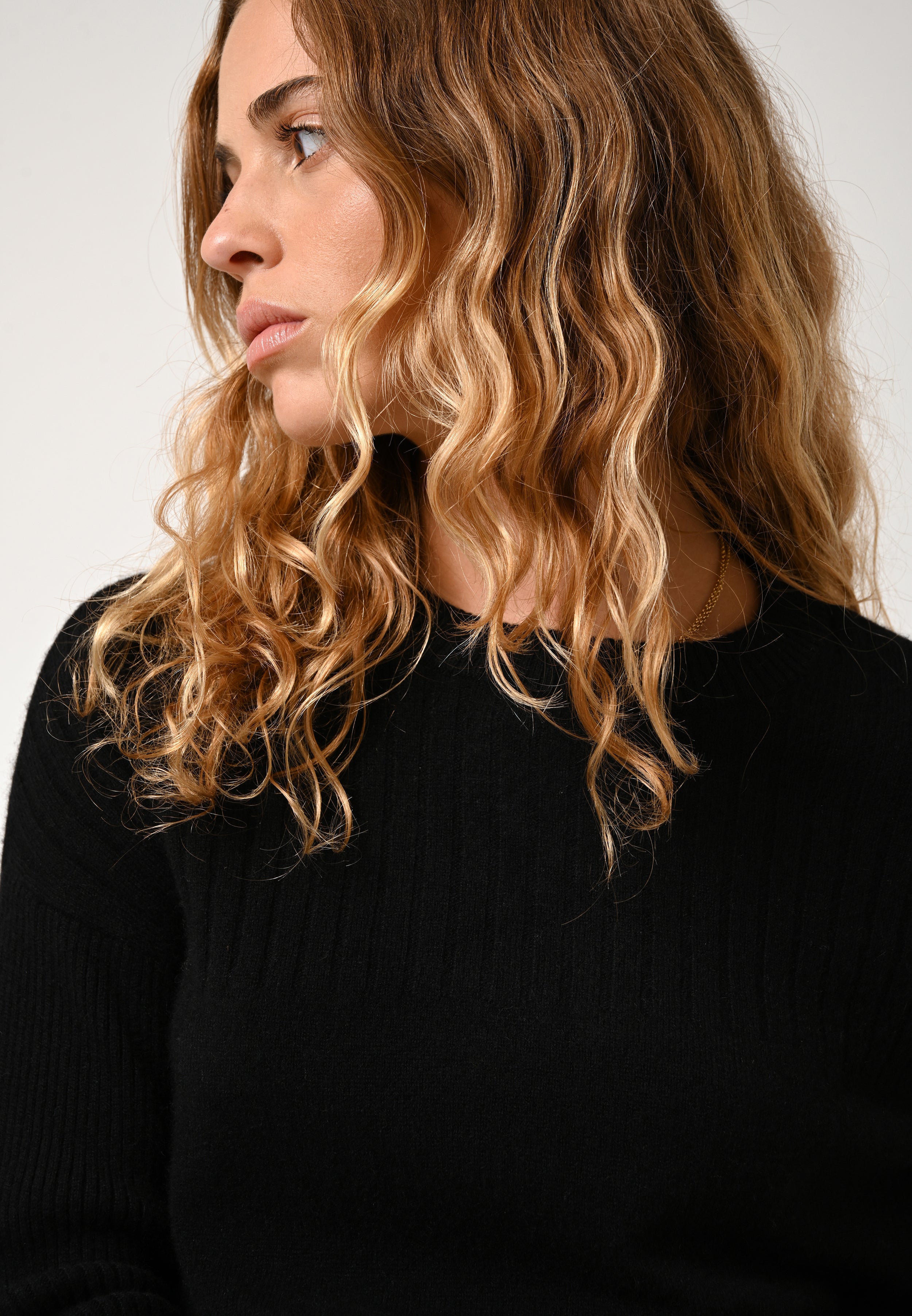 Daria Crew Neck Jumper - Black - 100% Cashmere 2-Ply