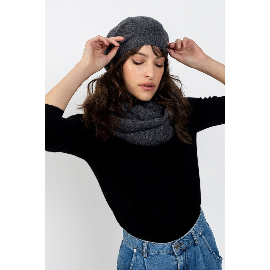 Berret Liwi Gris Oscuro, Jersey, 100% Cachemira, 4 Hilos - Accesorio