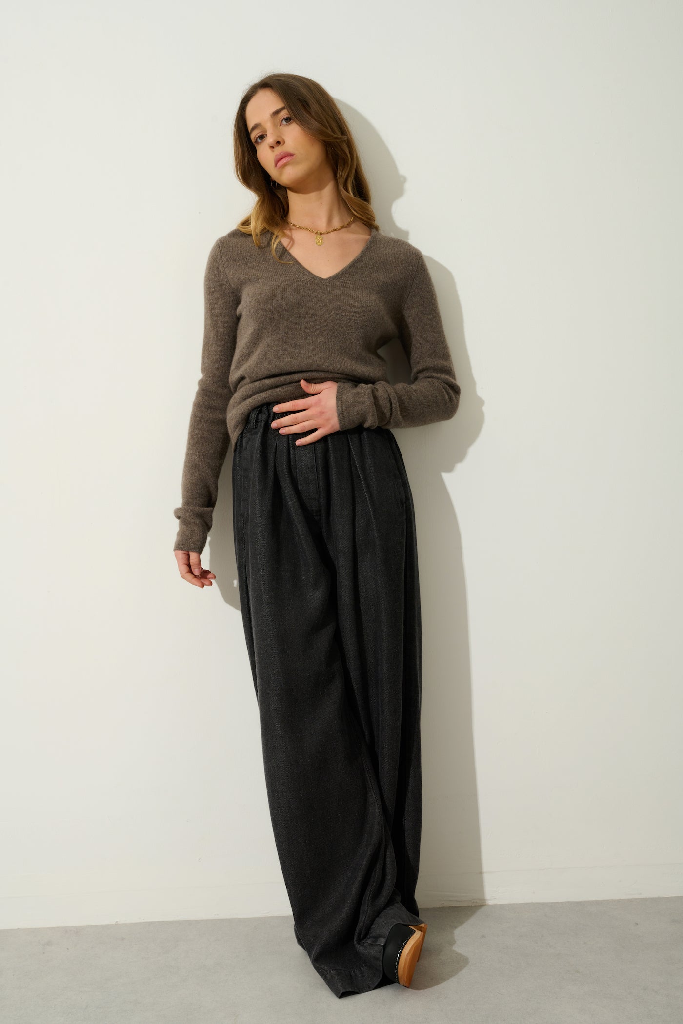 V-Neck 4-Ply Jumper - Chelsea - Taupe Chiné