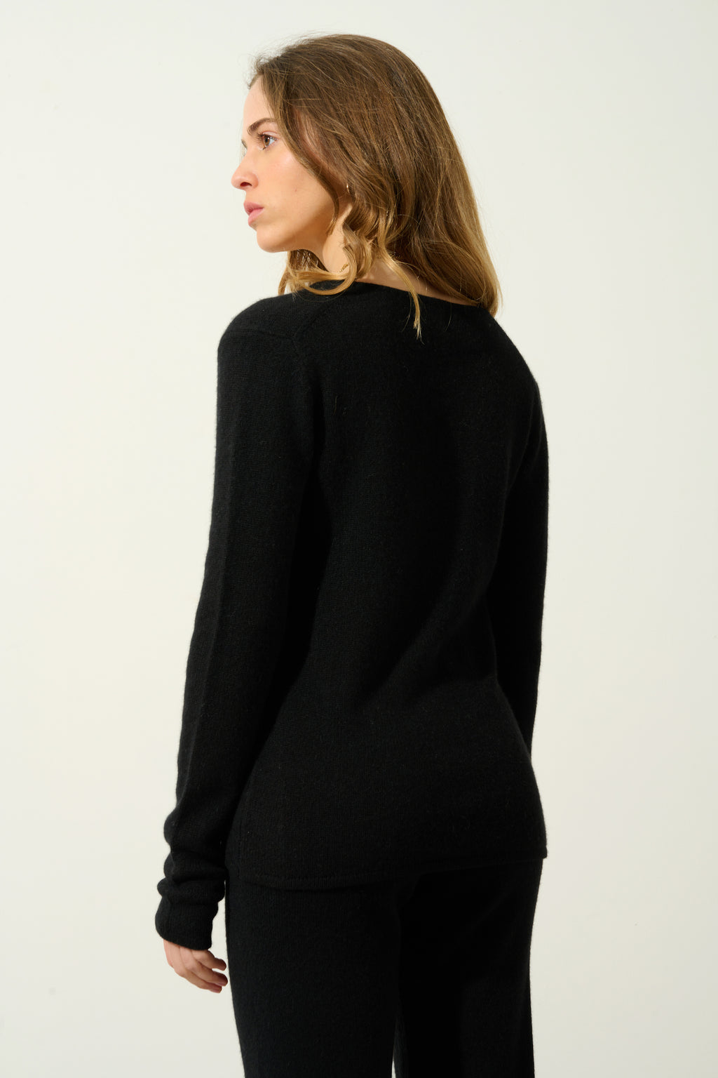 V-Neck 4-Ply Jumper - Chelsea - Black